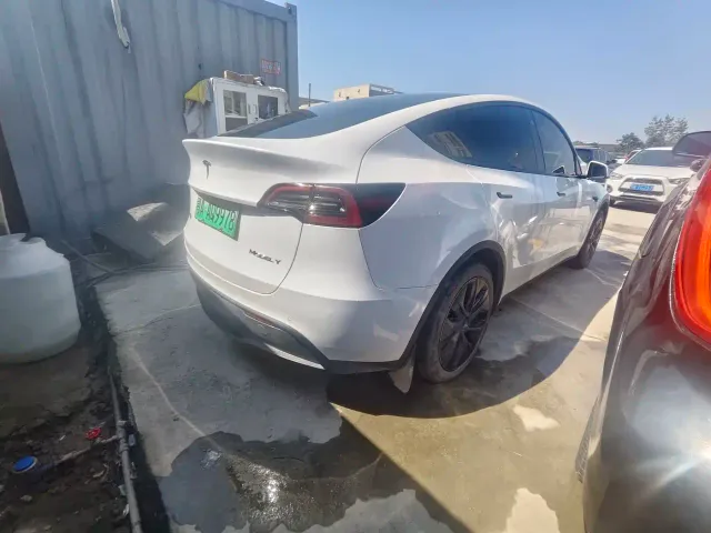 Tesla Model Y — Фото автомобиля 7