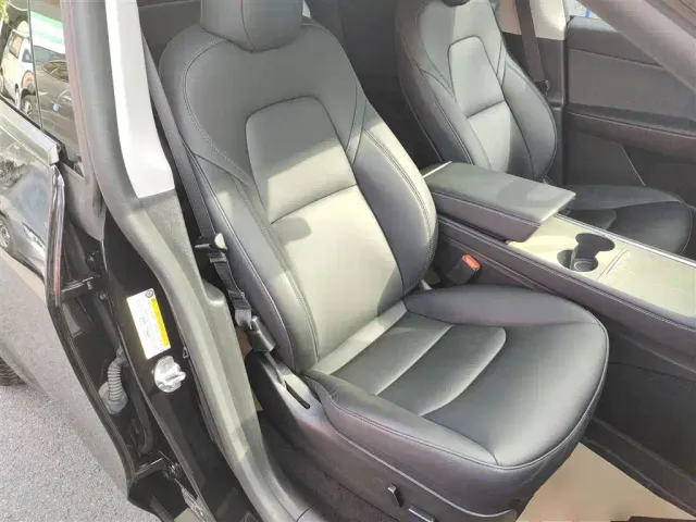 Tesla Model Y — Фото автомобиля 16