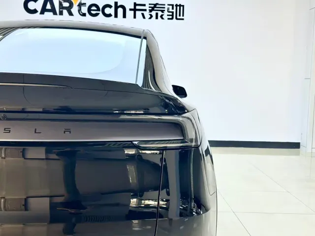 Tesla Model Y L — Фото автомобиля 8