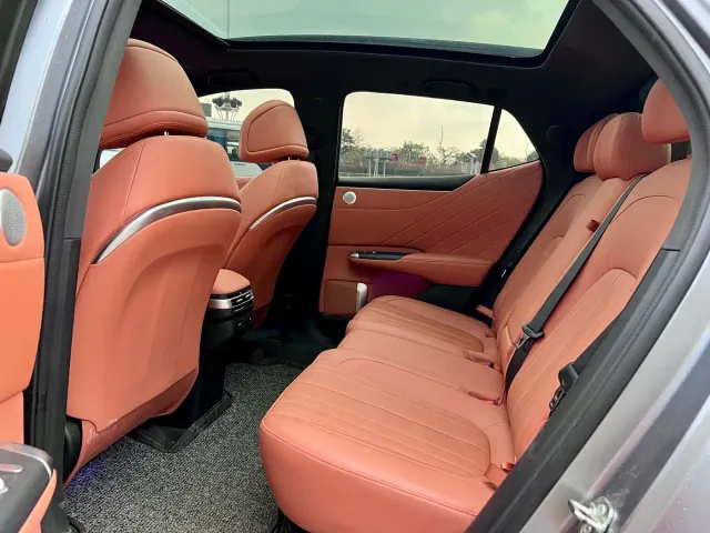 Changan Qiyuan E07 — Фото автомобиля 7