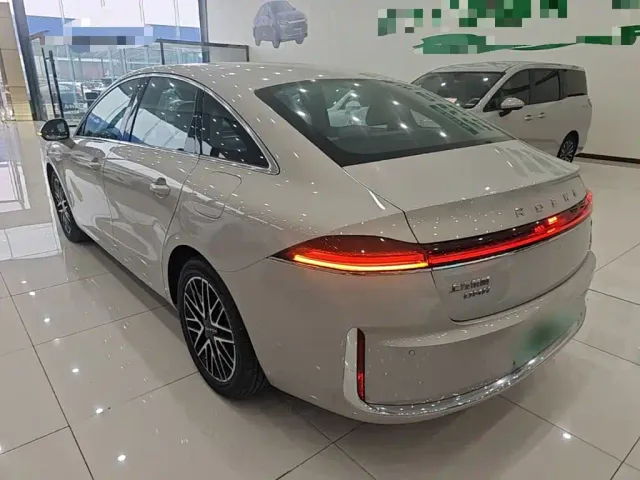 Roewe M7 DMH — Фото автомобиля 4