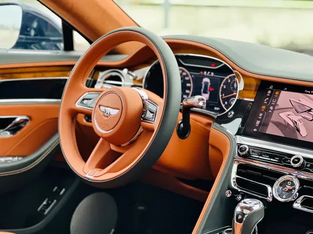 Bentley Flying Spur — Фото автомобиля 9