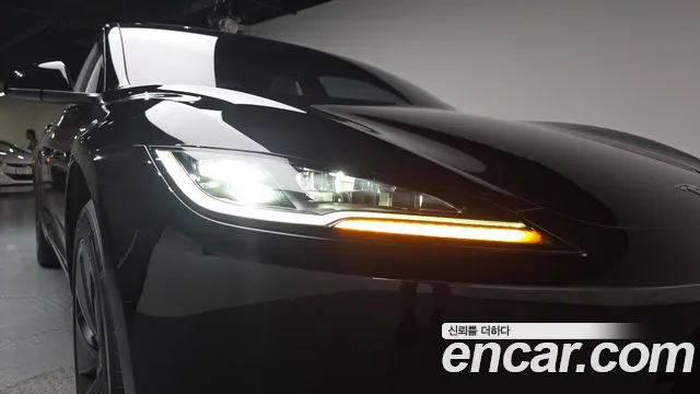 Tesla Model 3 — Фото автомобиля 20
