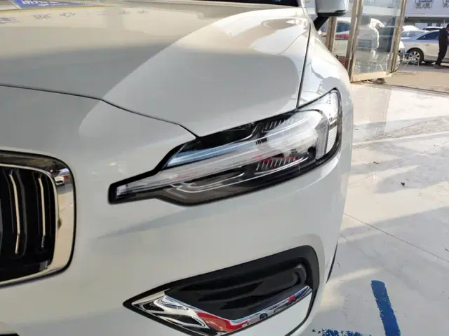 Volvo S60 — Фото автомобиля 5