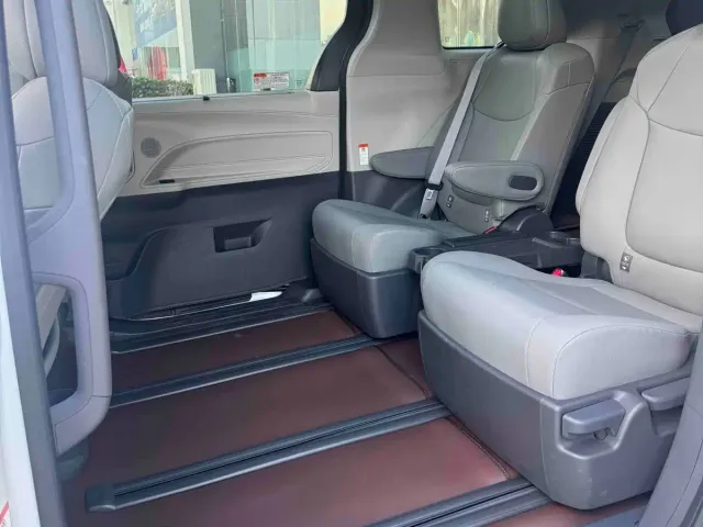 Toyota Granvia — Фото автомобиля 10