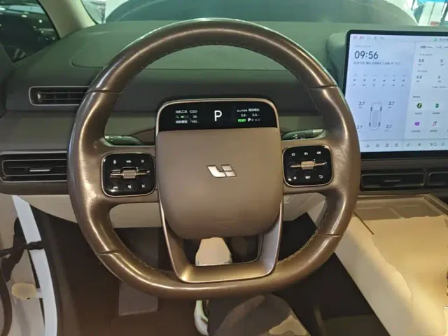 Li Auto MEGA — Фото автомобиля 10