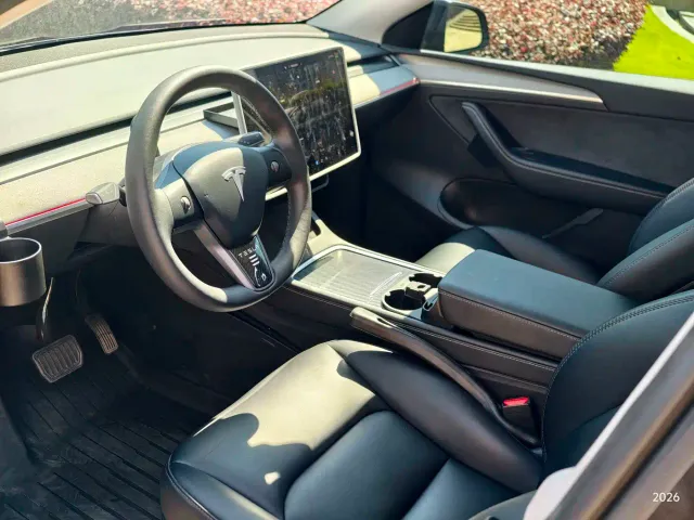 Tesla Model Y — Фото автомобиля 4