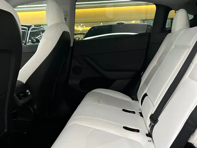 Tesla Model Y — Фото автомобиля 6