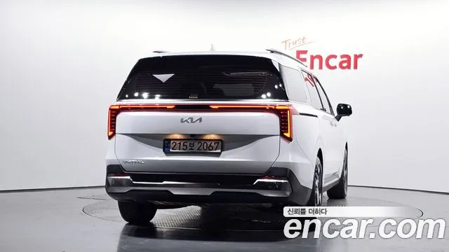 Kia Carnival Generation 4 — Фото автомобиля 3