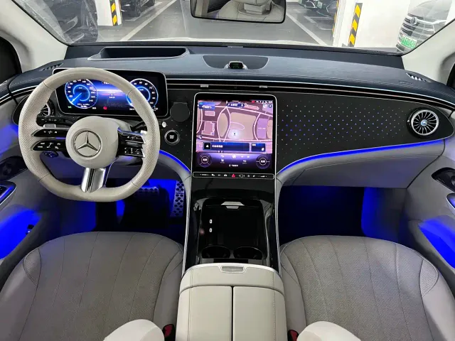 Mercedes-Benz EQE SUV — Фото автомобиля 11
