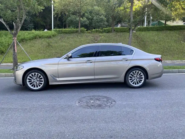 BMW 5 Series — Фото автомобиля 15