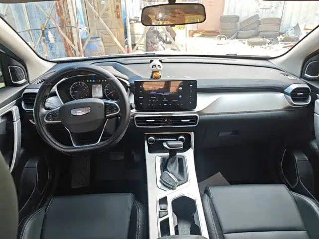 Geely Binyue — Фото автомобиля 9