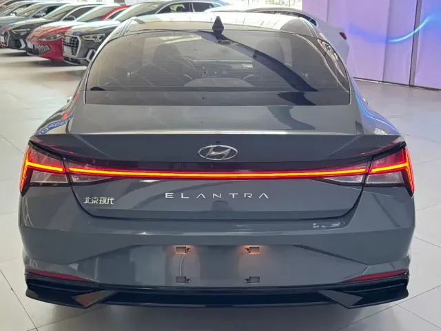 Hyundai Elantra — Фото автомобиля 5