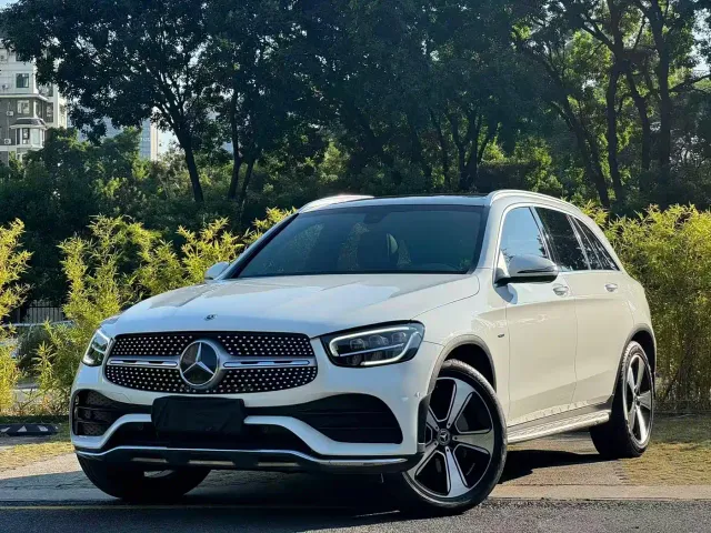 Фотография автомобиля — Mercedes-Benz GLC-Class