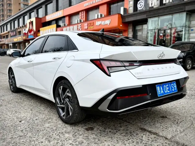 Hyundai Elantra — Фото автомобиля 4