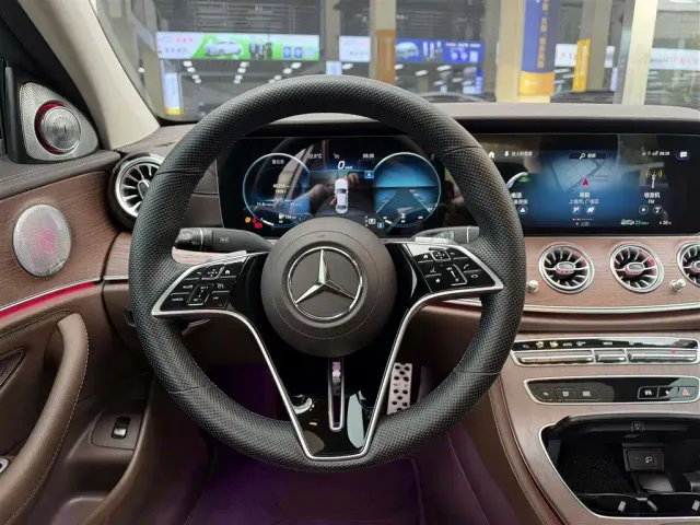 Mercedes-Benz E-Class — Фото автомобиля 14