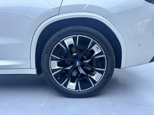 BMW iX3 — Фото автомобиля 7