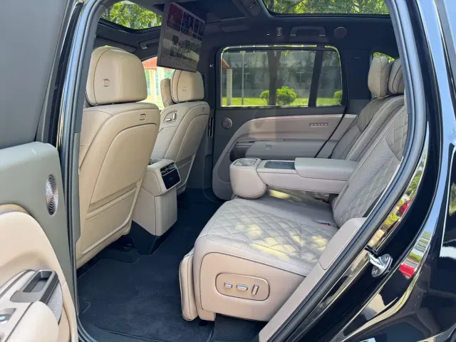 Li Auto L8 — Фото автомобиля 6