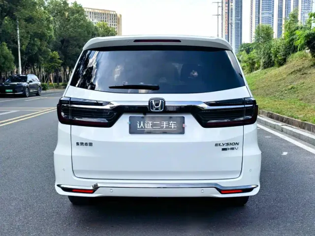 Honda Elysion — Фото автомобиля 6