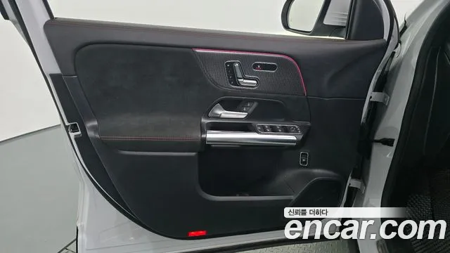 Mercedes-Benz EQA — Фото автомобиля 23