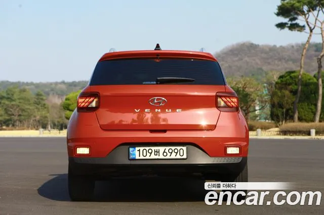 Hyundai Venue — Фото автомобиля 3