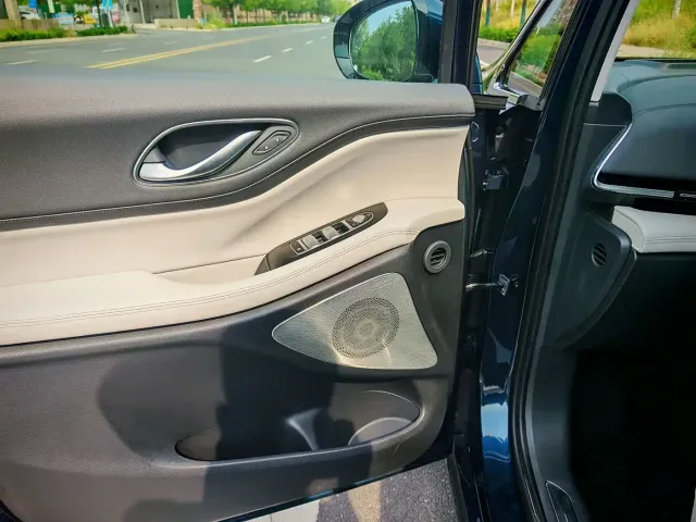 Voyah Auto Voyah Dreamer 2025 PHEV AWD Flagship Kunpeng Edition — Фото автомобиля 24