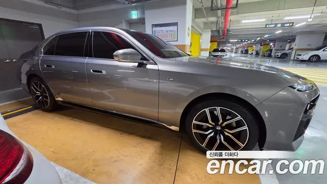 BMW 7 Series G70 — Фото автомобиля 9