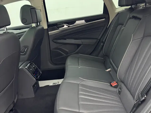 Volkswagen Passat — Фото автомобиля 7