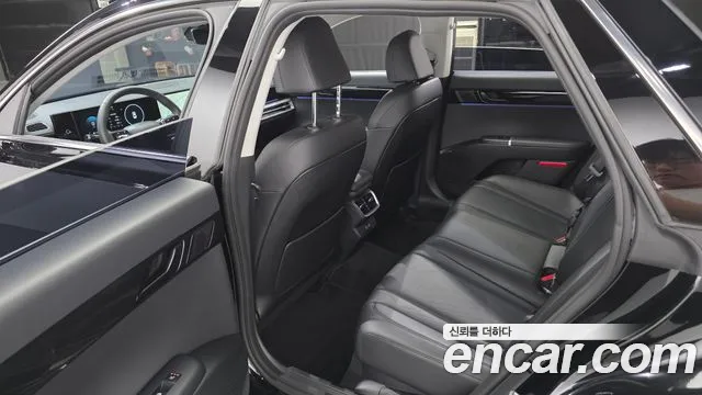 Hyundai Grandeur Grandeur (GN7) 2.5 Бензин 2WD — Фото автомобиля 24