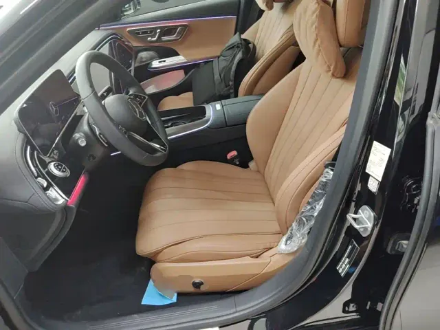 Mercedes-Benz E-Class — Фото автомобиля 14