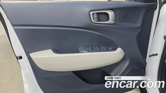 Hyundai Venue — Фото автомобиля 24