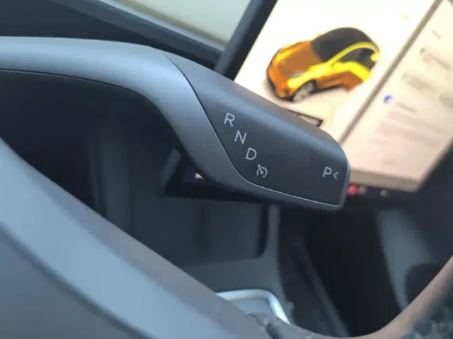Tesla Model Y — Фото автомобиля 16