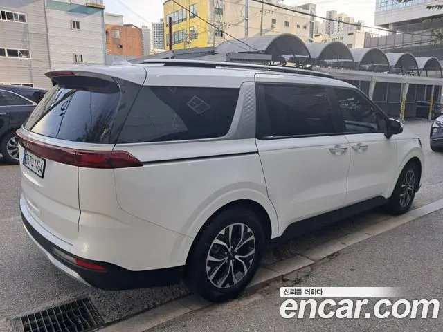 Kia Canival — Фото автомобиля 4