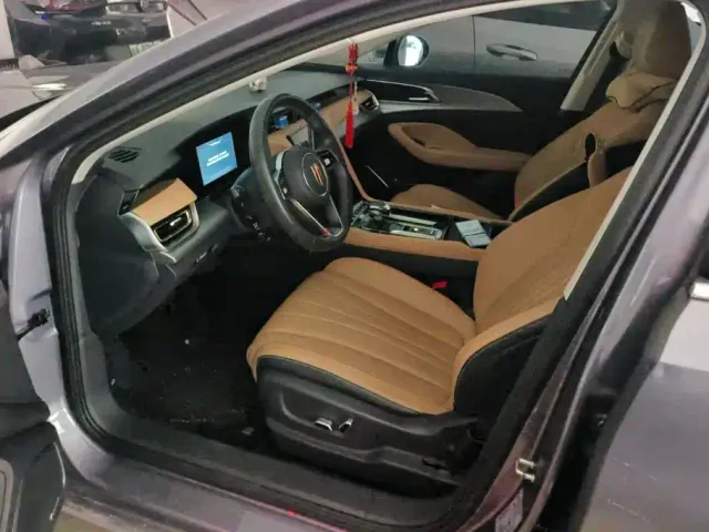 Hongqi H5 — Фото автомобиля 9