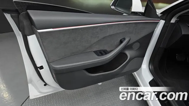 Tesla Model 3 — Фото автомобиля 13