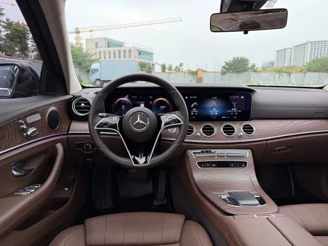 Mercedes-Benz E-Class — Фото автомобиля 8