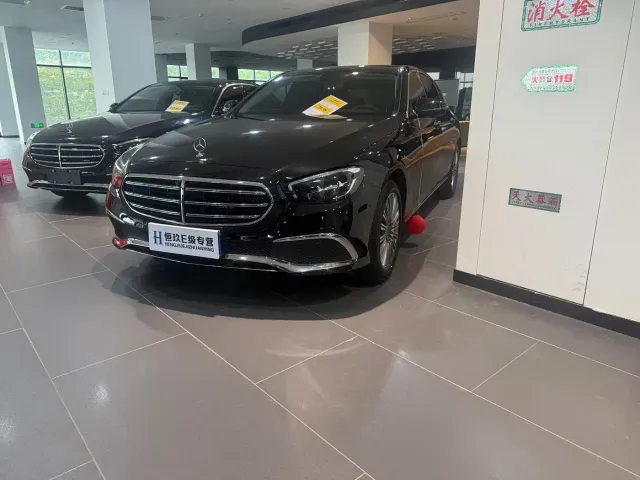 Фотография автомобиля — Mercedes-Benz E-Class