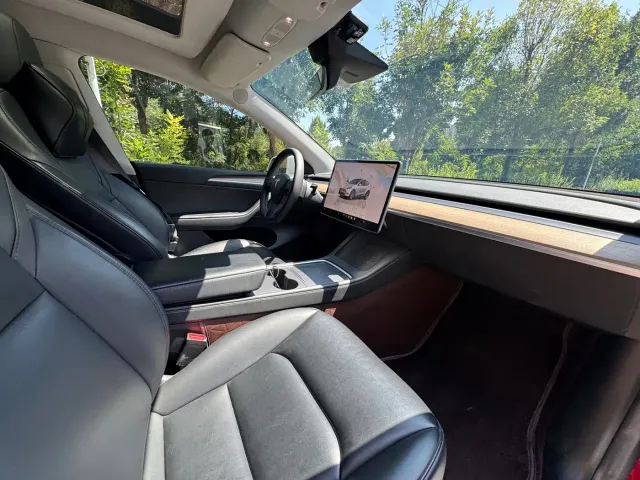 Tesla Model Y — Фото автомобиля 14
