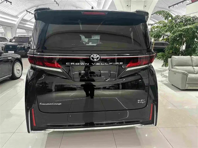 Toyota Vellfire — Фото автомобиля 18