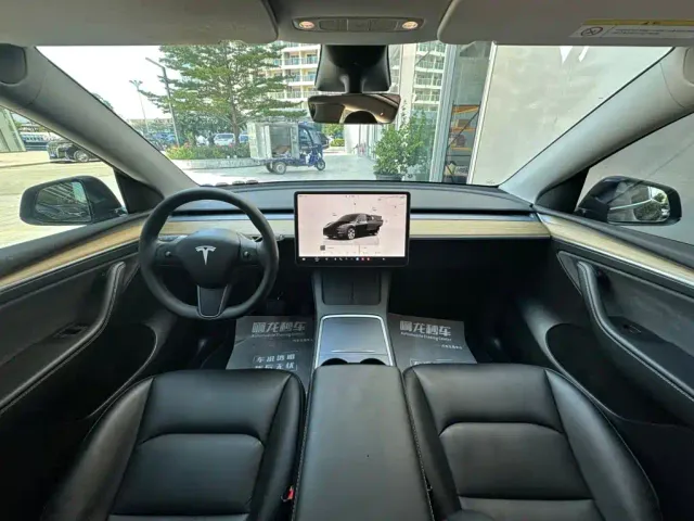 Tesla Model Y — Фото автомобиля 6