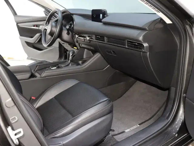 Mazda Axela — Фото автомобиля 8