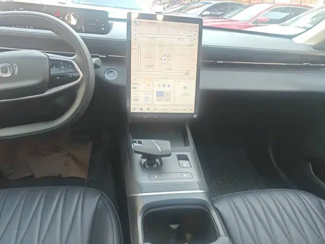 Changan Qiyuan A05 — Фото автомобиля 12