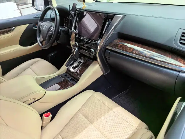 Toyota Alphard — Фото автомобиля 16