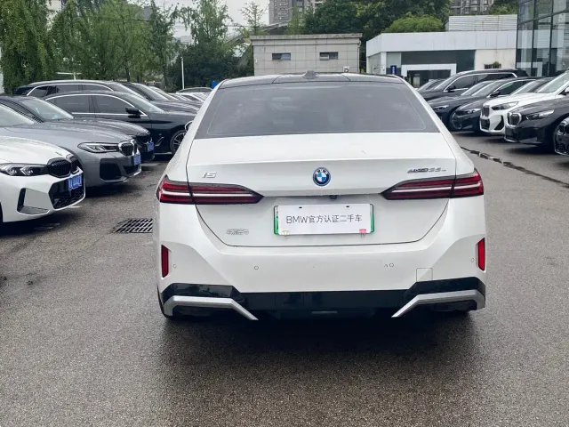 BMW i5 — Фото автомобиля 5