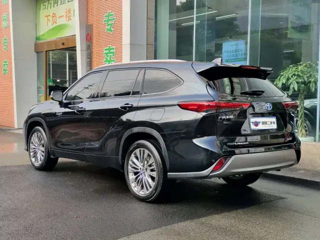 Toyota Highlander — Фото автомобиля 4