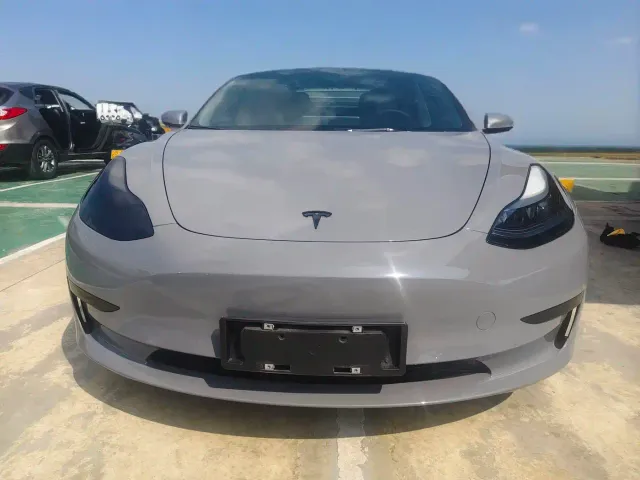 Tesla Model 3 — Фото автомобиля 2