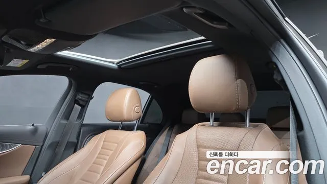 Mercedes-Benz E-Class — Фото автомобиля 25
