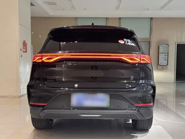 BYD Tang — Фото автомобиля 15