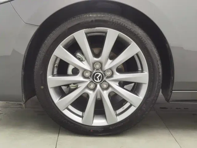 Mazda Axela — Фото автомобиля 17