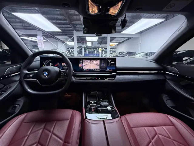 BMW 5 Series — Фото автомобиля 16